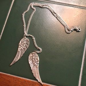 Angel wing choker